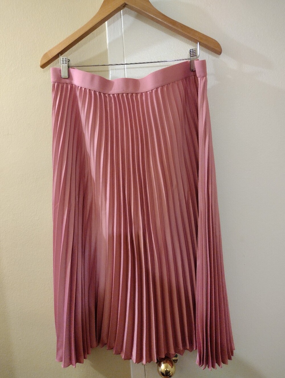 H&M Pleated Pink Midi Skirt - Classic Women's Skirt